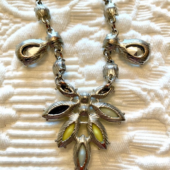 Necklace - Picture 3 of 9